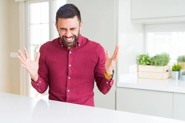 Bonito Homem Negócios Hispânico Celebrando Louco Louco Para Sucesso Com — Fotografia de Stock