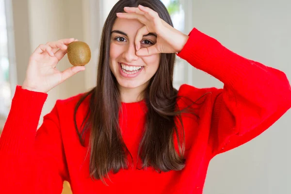 Beautiful Young Woman Eating Fresh Green Kiwi Happy Face Smiling — Stock Photo, Image