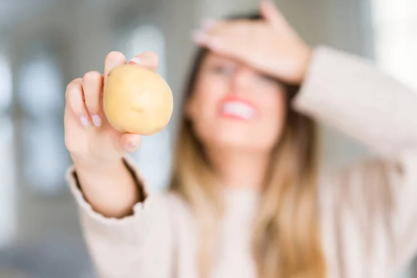 Young Beautiful Woman Holding Fresh Potato Home Stressed Hand Head — Stock Photo, Image