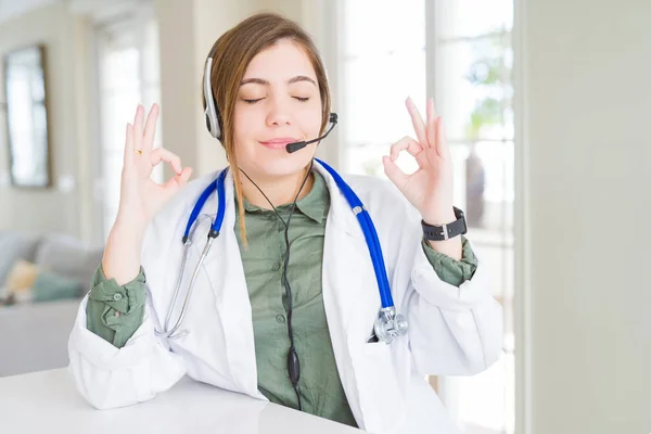 Beautiful Young Doctor Woman Wearing Headset Relax Smiling Eyes Closed — Stock Photo, Image