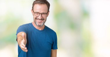 Üzerinde gözlük nedir yakışıklı orta yaş ağarmış komuta sizde arka plan dostu sunan karşılıklı tebrik ve davet edici gülümseyen izole. Başarılı iş.