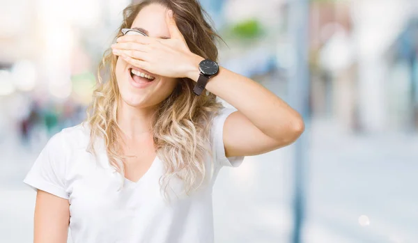 Linda Jovem Loira Usando Óculos Sobre Fundo Isolado Sorrindo Rindo — Fotografia de Stock