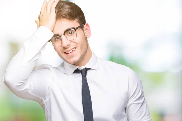 Mladí Hosté Muž Nosíš Brýle Izolované Pozadí Překvapen Rukou Hlavu — Stock fotografie