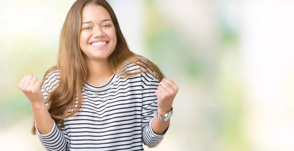 Jonge Mooie Brunette Vrouw Dragen Strepen Trui Geïsoleerde Achtergrond Vieren — Stockfoto