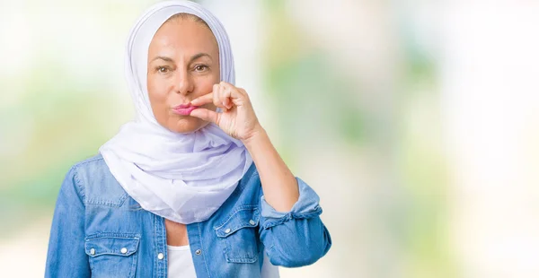 Μέση Ηλικία Ανατολική Αραβικά Γυναίκα Φορώντας Αραβική Μαντίλα Πάνω Από — Φωτογραφία Αρχείου