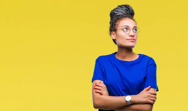 Young Gevlochten Afrikaans Amerikaans Meisje Haar Bril Geïsoleerde Achtergrond Glimlachend — Stockfoto