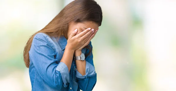 Jonge Mooie Brunette Vrouw Blauw Denim Shirt Dragen Geïsoleerde Achtergrond — Stockfoto