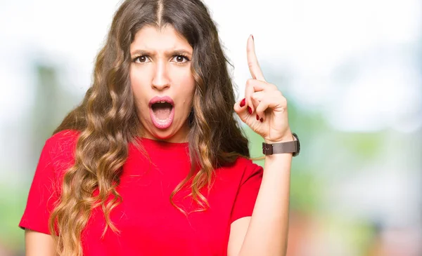 Ung Vacker Kvinna Bär Casual Shirt Pekar Finger Upp Med — Stockfoto