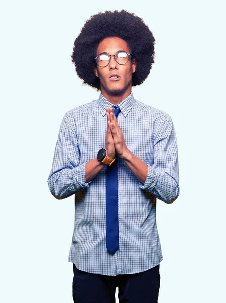 Jovem Homem Negócios Afro Americano Com Cabelo Afro Vestindo Óculos — Fotografia de Stock