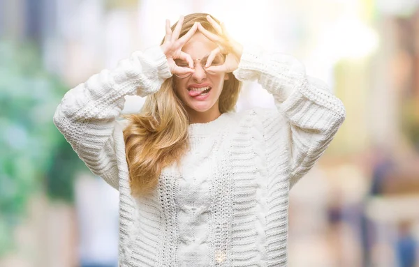 Joven Mujer Rubia Hermosa Con Suéter Invierno Gafas Sol Sobre — Foto de Stock