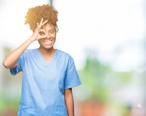 Junge Afrikanisch Amerikanische Ärztin Mit Isoliertem Hintergrund Macht Geste Mit — Stockfoto
