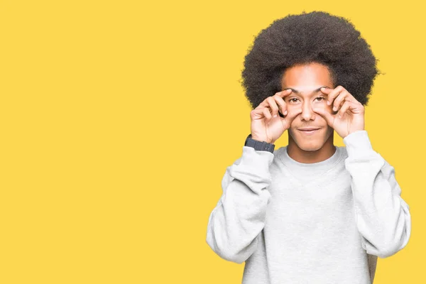 Jovem Afro Americano Com Cabelo Afro Vestindo Camisola Esportiva Tentando — Fotografia de Stock