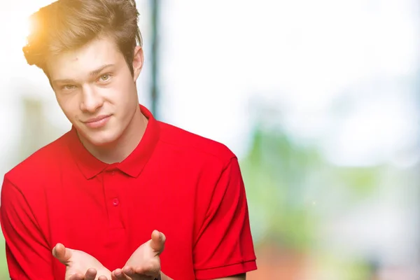 Jonge Knappe Man Met Rode Shirt Geïsoleerde Achtergrond Smiling Met — Stockfoto