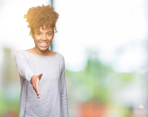 Mooie Jonge Afro Amerikaanse Vrouw Geïsoleerde Achtergrond Lachende Vriendelijke Aanbod — Stockfoto
