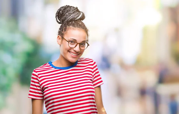 Joven Chica Afroamericana Trenzada Con Gafas Sobre Fondo Aislado Con — Foto de Stock