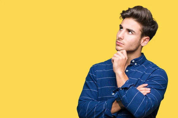 Joven Hombre Guapo Con Camisa Azul Marino Sobre Fondo Aislado — Foto de Stock