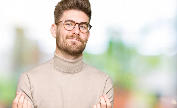 Giovane Bell Uomo Affari Con Gli Occhiali Che Gesti Soldi — Foto Stock