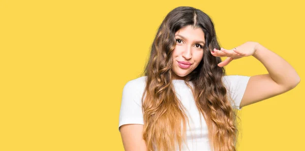 Jeune Belle Femme Portant Shirt Blanc Décontracté Geste Avec Les — Photo