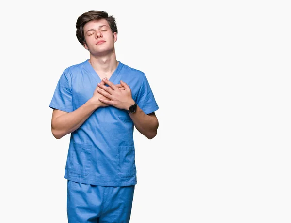 Jonge Dokter Medische Uniform Dragen Geïsoleerde Achtergrond Glimlachend Met Handen — Stockfoto