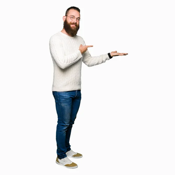 Young Hipster Man Wearing Glasses Winter Sweater Amazed Smiling Camera — Stock Photo, Image