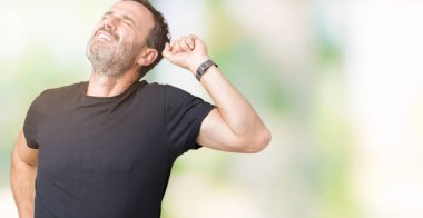 Yakışıklı orta yaş ağarmış komuta sizde izole arka plan germe üzerinde geri, yorgun ve rahat, Uykulu ve erken sabah esneme