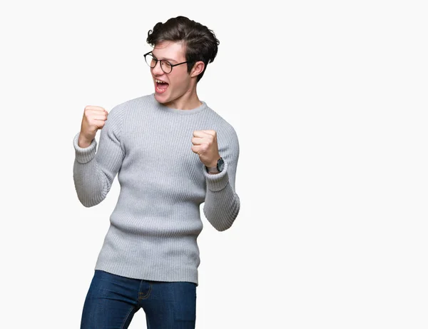 Joven Hombre Guapo Con Gafas Sobre Fondo Aislado Celebrando Sorprendido — Foto de Stock