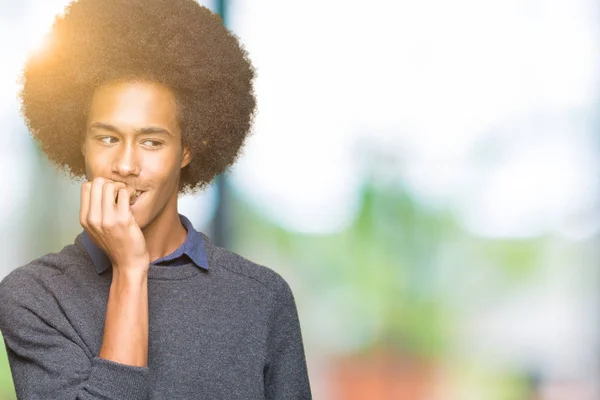 Unga Afroamerikanska Affärsman Med Afro Hår Ser Stressad Och Nervös — Stockfoto