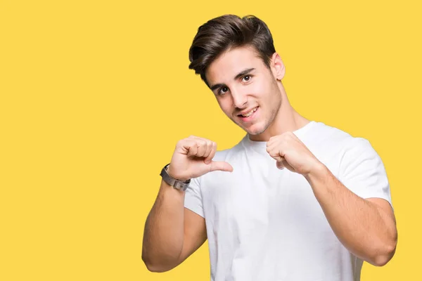 Homem Bonito Jovem Vestindo Shirt Branca Sobre Fundo Isolado Olhando — Fotografia de Stock