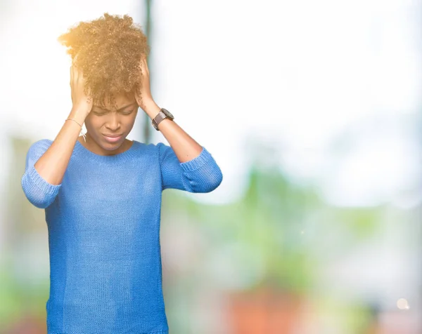 Piękne Młode African American Kobieta Białym Tle Cierpiących Ból Głowy — Zdjęcie stockowe