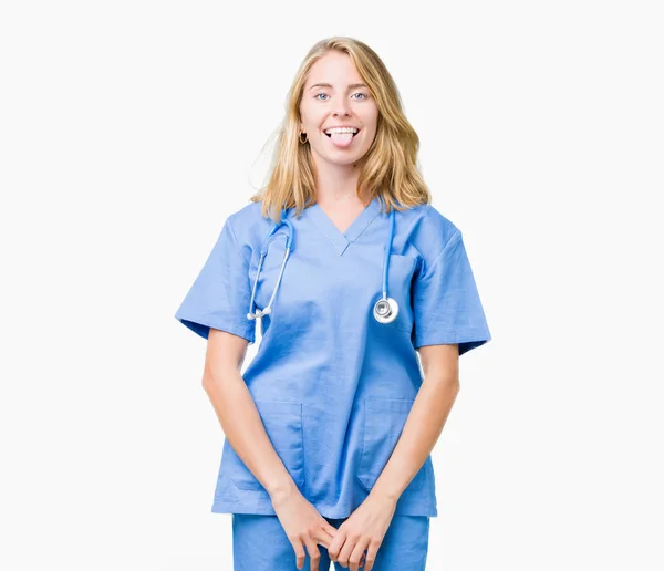 Woman Piękny Młody Lekarz Sobie Uniform Medyczny Białym Tle Trzymanie — Zdjęcie stockowe