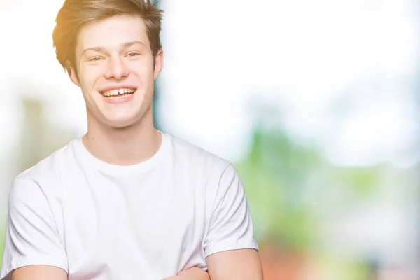 Jeune Bel Homme Portant Shirt Blanc Décontracté Sur Fond Isolé — Photo