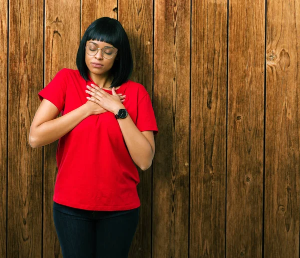 Mooie Jonge African American Vrouw Het Dragen Van Bril Geïsoleerde — Stockfoto