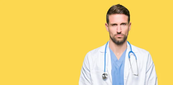 Bell Uomo Medico Che Indossa Uniforme Medica Sfondo Isolato Depresso — Foto Stock