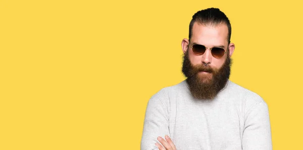 Jonge Hipster Man Met Zonnebril Scepticus Nerveus Afkeurende Uitdrukking Het — Stockfoto