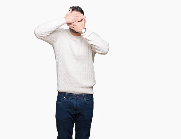 Jeune Bel Homme Portant Des Lunettes Sur Fond Isolé Couvrant — Photo