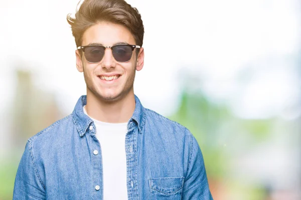 Young Handsome Man Wearing Sunglasses Isolated Background Happy Cool Smile — Stock Photo, Image