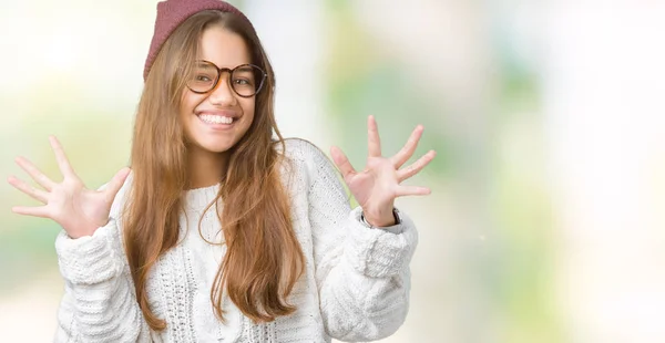 Jovem Bela Morena Hipster Mulher Vestindo Óculos Chapéu Inverno Sobre — Fotografia de Stock