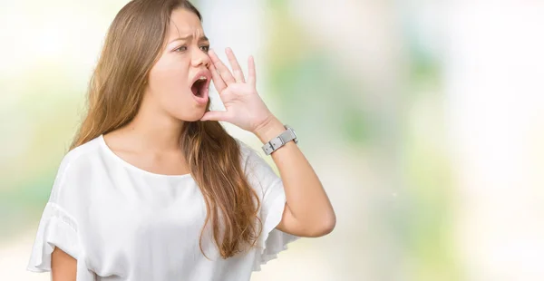 Joven Hermosa Mujer Negocios Morena Sobre Fondo Aislado Gritando Gritando — Foto de Stock