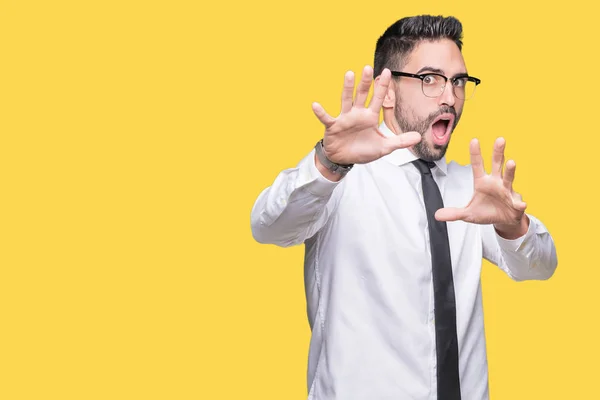 Joven Hombre Negocios Guapo Con Gafas Sobre Fondo Aislado Asustado — Foto de Stock