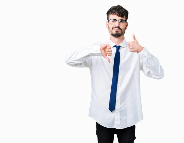 Joven Hombre Negocios Guapo Con Gafas Sobre Fondo Aislado Haciendo — Foto de Stock