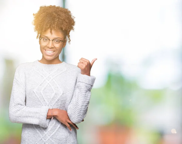 Mooie Jonge African American Vrouw Winter Trui Dragen Geïsoleerde Achtergrond — Stockfoto