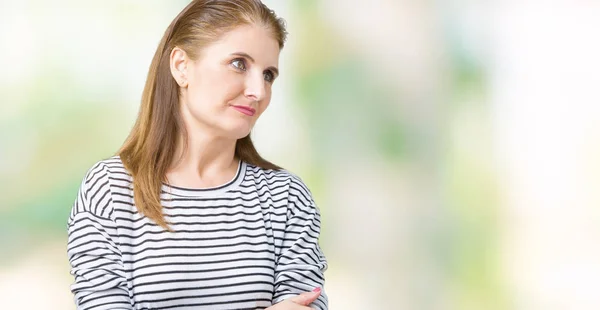 Middelbare Leeftijd Volwassen Mooie Vrouw Strepen Winter Trui Dragen Geïsoleerde — Stockfoto