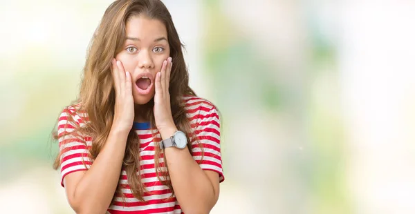 Junge Schöne Brünette Frau Trägt Streifen Shirt Über Isoliertem Hintergrund — Stockfoto