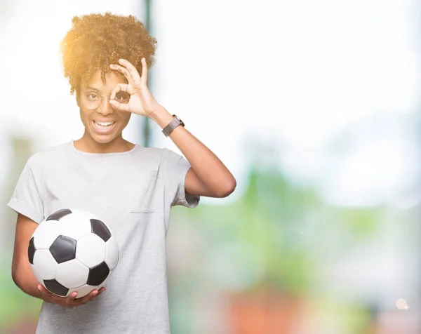 Joven Mujer Afroamericana Sosteniendo Pelota Fútbol Sobre Fondo Aislado Con —  Fotos de Stock