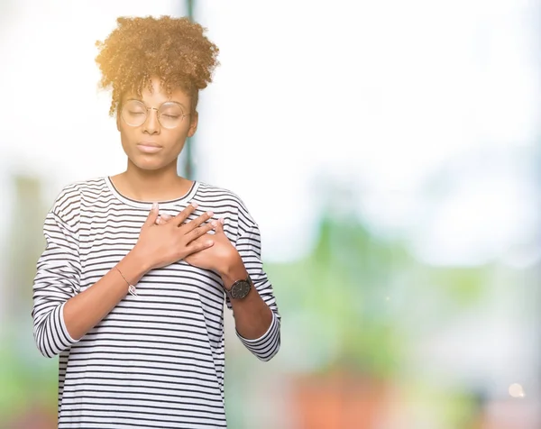 Mooie Jonge African American Vrouw Het Dragen Van Bril Geïsoleerde — Stockfoto