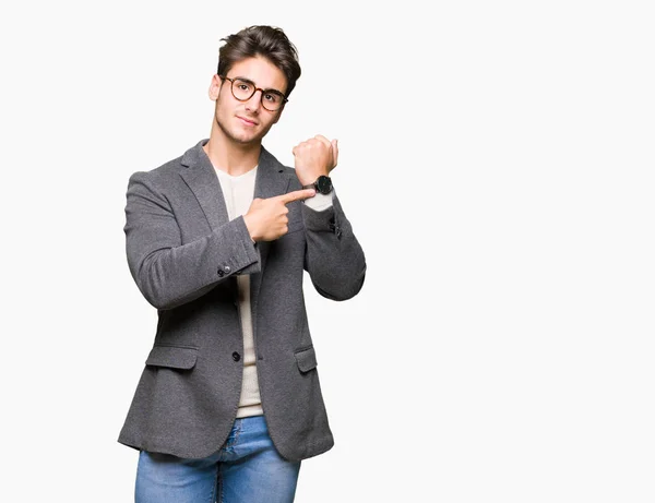 若いビジネス人にメガネをかけて分離急いで時計時間 動揺するポインティング および期限遅れの怒っている背景 — ストック写真