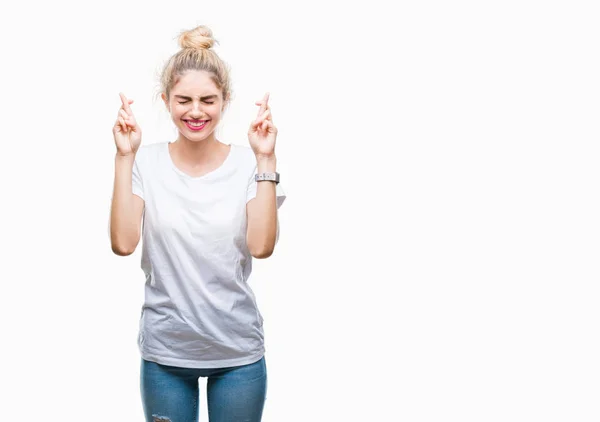 Joven Mujer Rubia Hermosa Con Camiseta Blanca Sobre Fondo Aislado —  Fotos de Stock