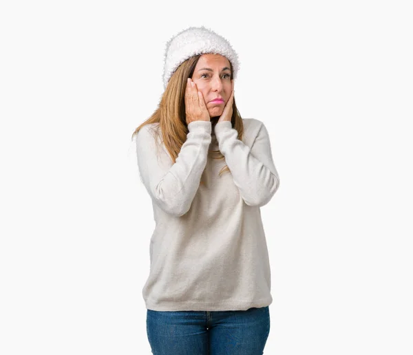 Schöne Frau Mittleren Alters Trägt Winterpullover Und Hut Über Isoliertem — Stockfoto