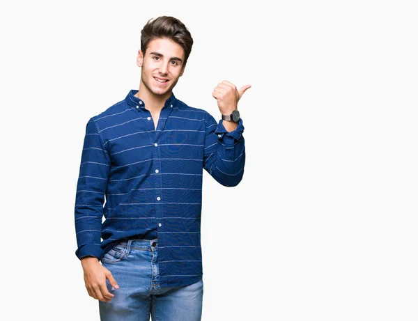 Jovem Homem Bonito Vestindo Camisa Marinha Sobre Fundo Isolado Sorrindo — Fotografia de Stock