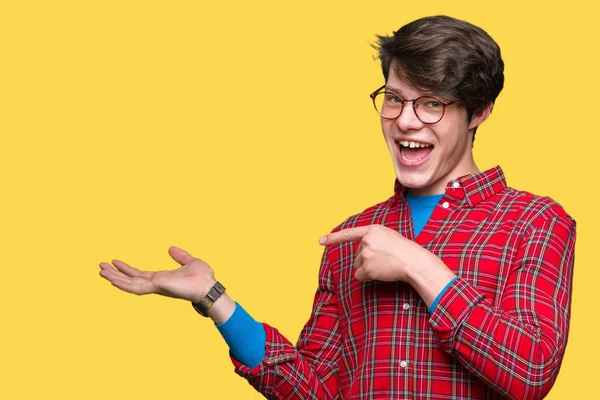 Young Handsome Man Wearing Glasses Isolated Background Amazed Smiling Camera — Stock Photo, Image